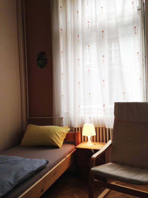 Yolo Hostel Budapeszt Pokój zdjęcie