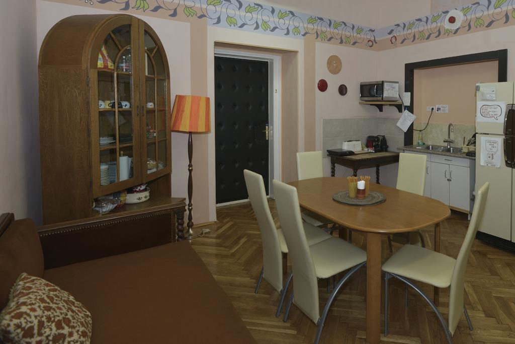 Yolo Hostel Budapeszt Pokój zdjęcie