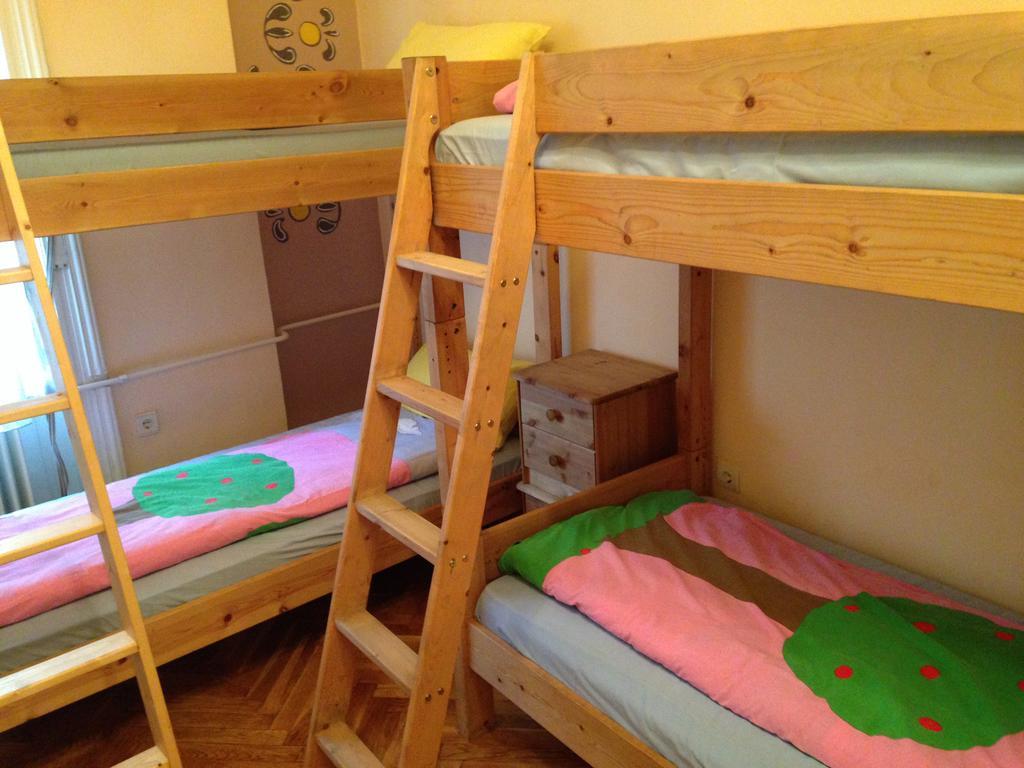 Yolo Hostel Budapeszt Pokój zdjęcie