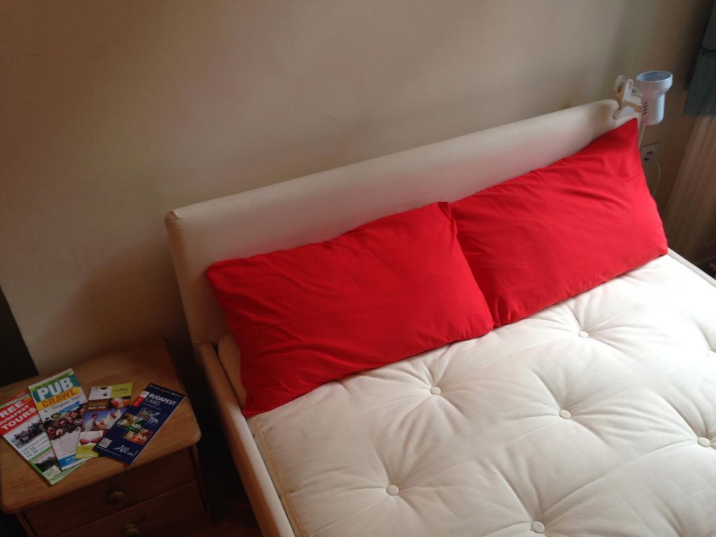 Yolo Hostel Budapeszt Pokój zdjęcie