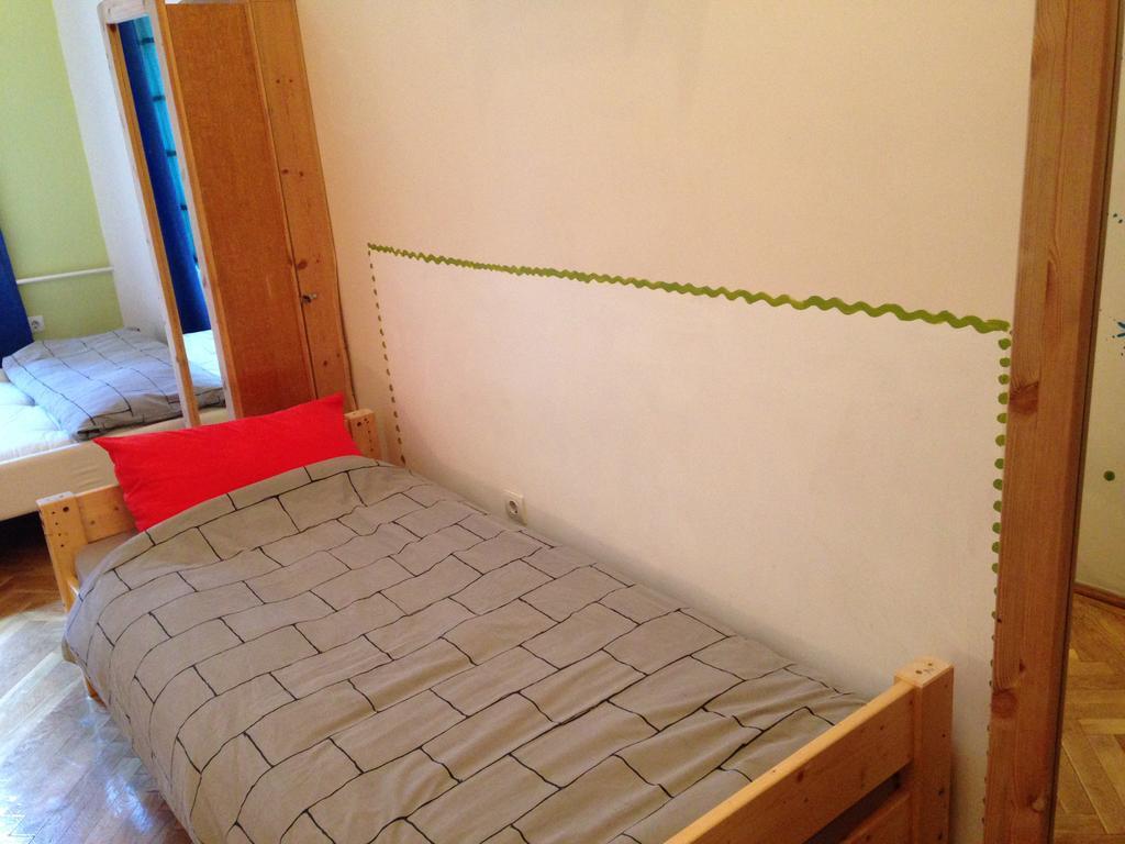 Yolo Hostel Budapeszt Pokój zdjęcie