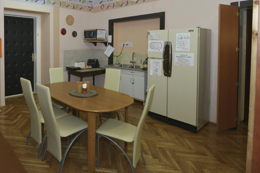 Yolo Hostel Budapeszt Zewnętrze zdjęcie
